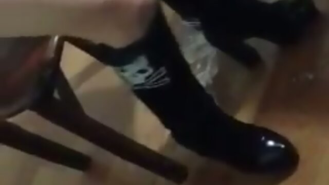 A BUCETA QUE APAGA VELA, IMAGINA SEU PAU ALI DENTRO