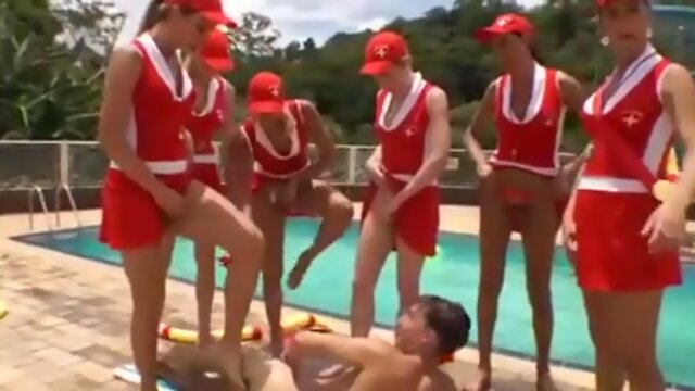 6 trannies fucks a guy