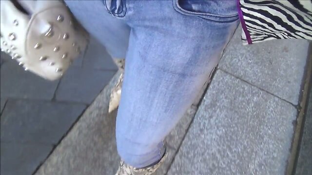 sexy slut  shopping in milano