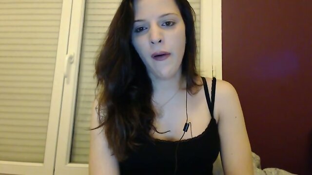 Gorgeous Tranny Insert a Huge Dildo in Her Ass