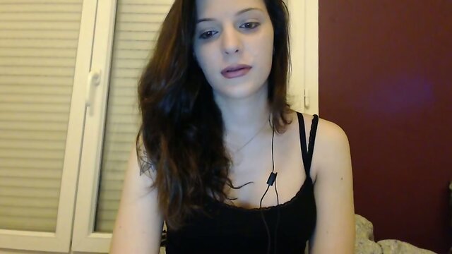 Gorgeous Tranny Insert a Huge Dildo in Her Ass