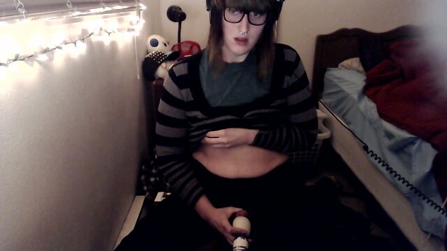 homemade chubby trans jerk & cum with hitachi