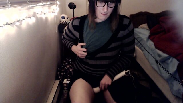 homemade chubby trans jerk & cum with hitachi