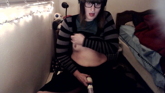 homemade chubby trans jerk & cum with hitachi