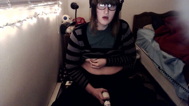 homemade chubby trans jerk & cum with hitachi