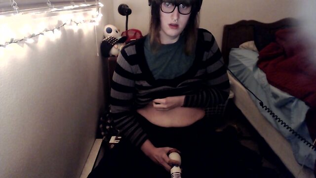 homemade chubby trans jerk & cum with hitachi