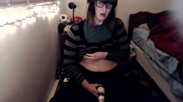 homemade chubby trans jerk & cum with hitachi