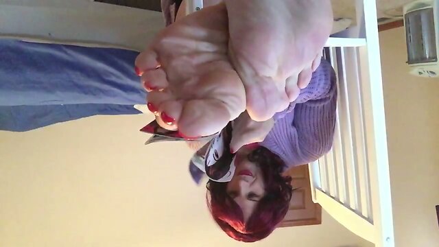 Shayna Takes Off Socks To Reveal Hot Sweaty Feet