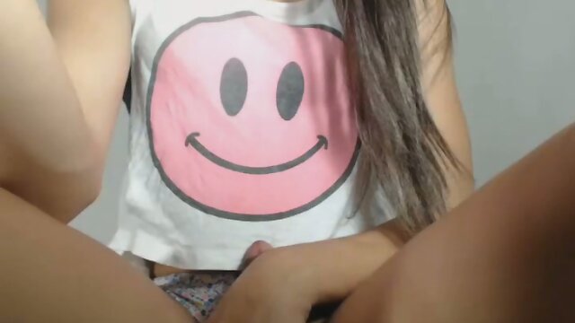 Masturbating On Cam With Sexy Shemale