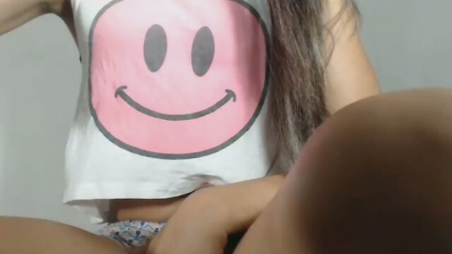 Masturbating On Cam With Sexy Shemale