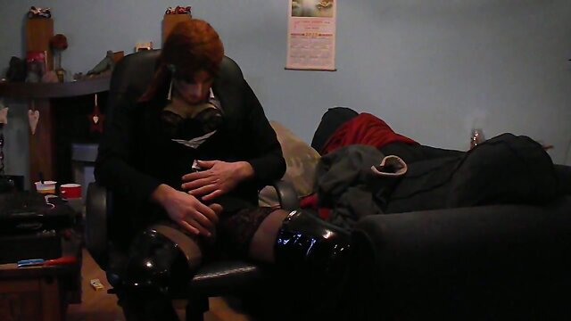 Wearing a sexy black suit, seam nylon stockings