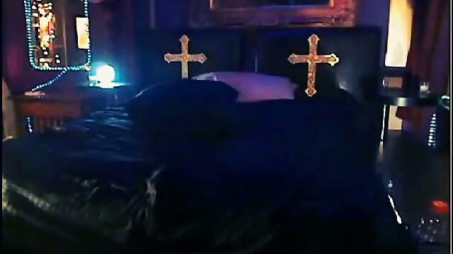 Exquisite Shemale On Cam from Madonna's Bedroom