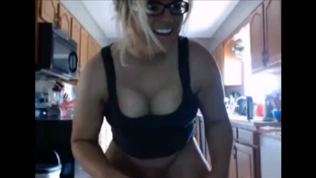 Kelly Nicole webcam cum