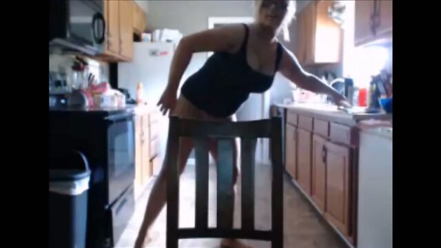 Kelly Nicole webcam cum