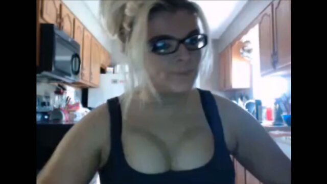 Kelly Nicole webcam cum