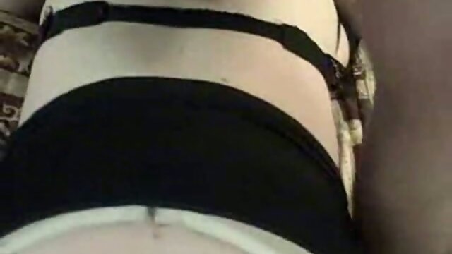 Coroa comendo uma crossdresser