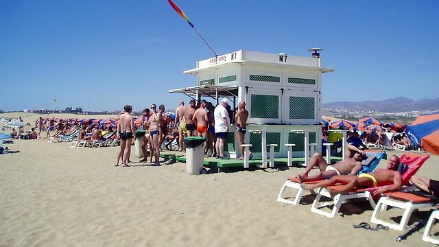 Everyone is horny on the beach - BEN