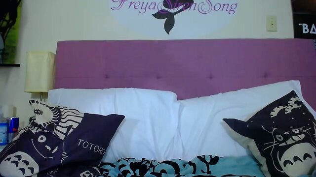 Shemale masturbates and cums