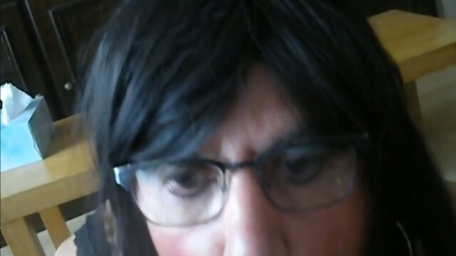 Laratranny sucking and swallowing hot cream