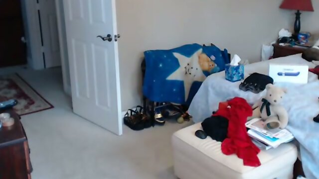 Amateur Tgirl cum in live cam bedroom