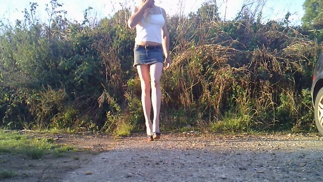 Slut Tranny - outdoor dildo