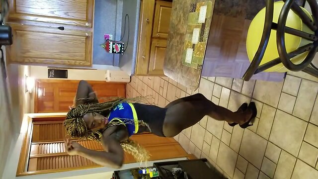 Dance With Me Baby transexual neomi Lee