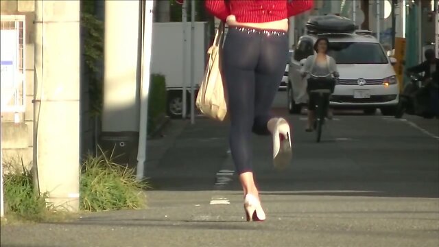 tv tights walk public