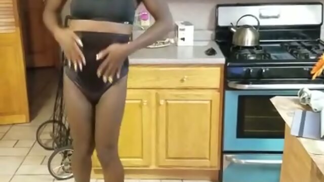 Naomi Lee workout teaser