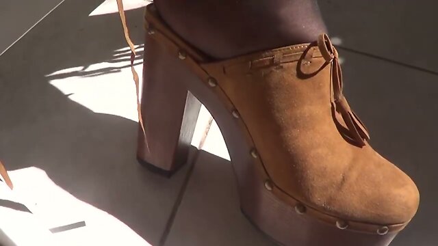 Seductive Indian Skirt Tease: Captivating Beauty Unleashed