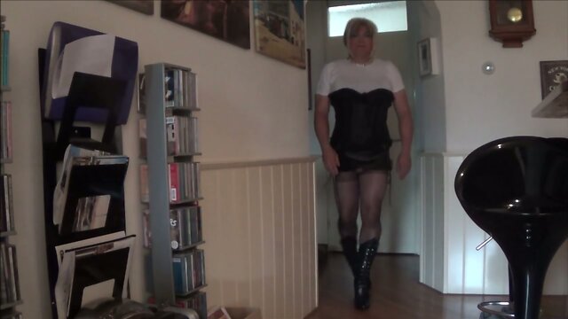 Mistress JeZz sissy slave girl wanking her litle cock