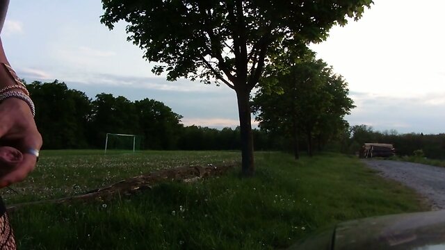 Tranny is wanking at set of sun