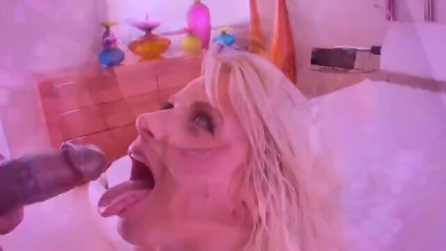 Sizzling Seduction: Bimbo`s Wild & Passionate Performance