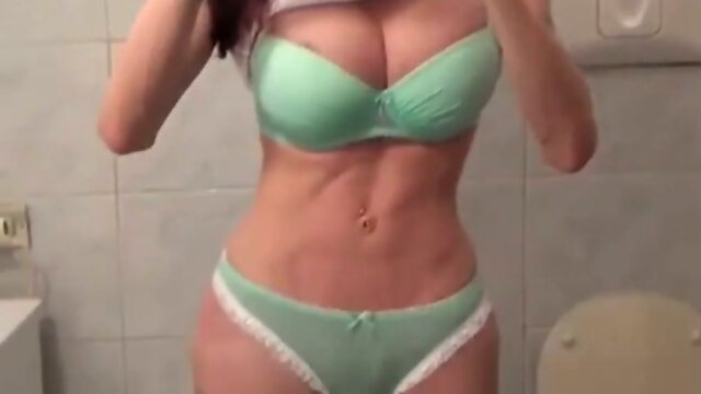 Unstoppable She-God vs Big Dick Bitch: Intense Pleasure Awaits