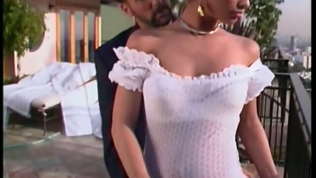 Queen of Seduction: Dominating and Pleasing with Irresistible Allure