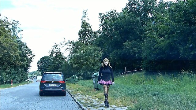 Rubberdoll Monique - rubberwhore hooker on german streets