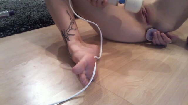 Cuntboy stuffs his holes with dildos