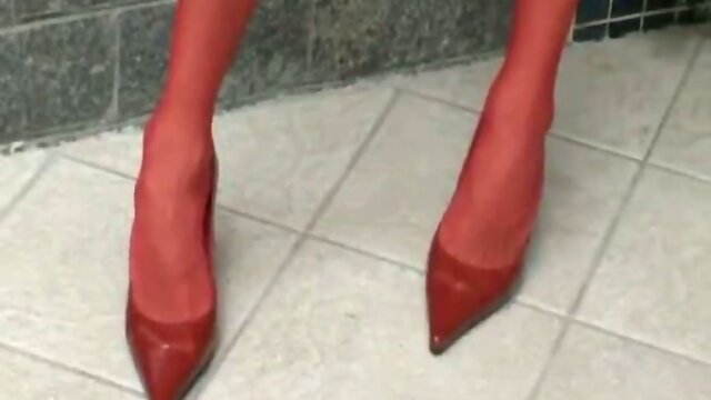 Blonde Sexy Shemale Do Blowjob with a Twist