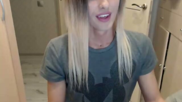 In Paradise, A Quick Petite Beauty Leaves You Breathless