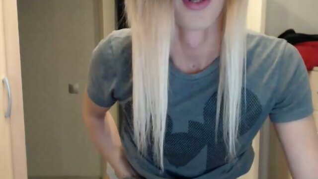 In Paradise, A Quick Petite Beauty Leaves You Breathless