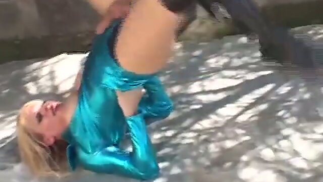 AMERICAN BLONDE TGIRL STROKERS