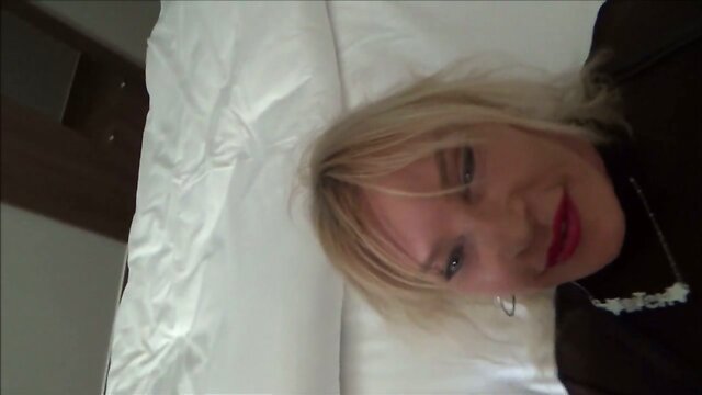 le client voulait une putain toute en cuir et cuissardes