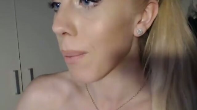 She is back, with a pony tail