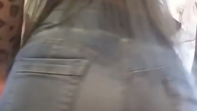 Twerking Magic: Mesmerizing Booty Shakes & Music Moves