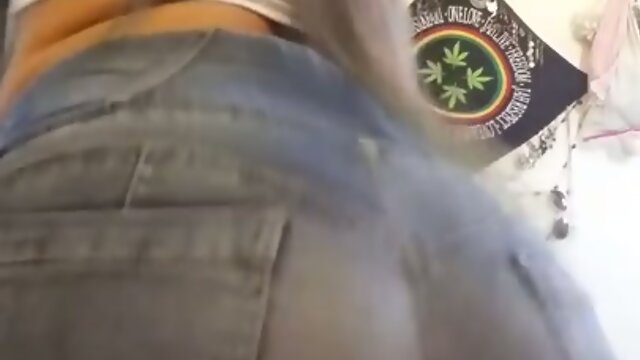 Twerking Magic: Mesmerizing Booty Shakes & Music Moves