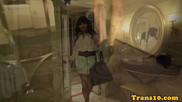 Tattooed amateur barebacked by black male