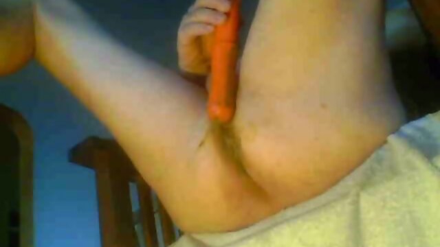 travesti qui se gode avec de la merde dans le cul