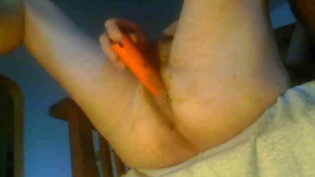 travesti qui se gode avec de la merde dans le cul