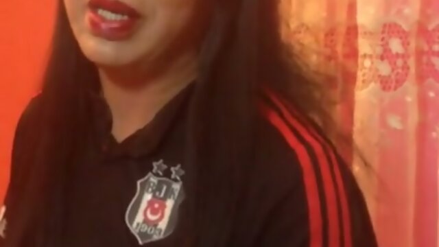 Travesti Tease: Sizzling Seduction from a Hot Tranny!