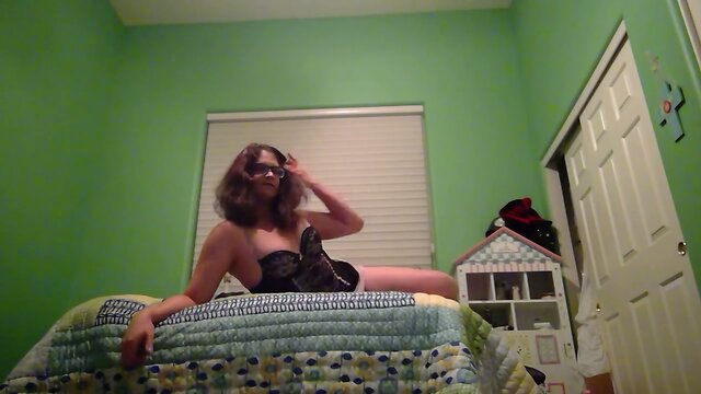 Sensual Dance Performance: Anonymous Dancer Captivates Viewer