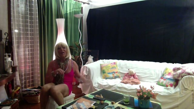 Petite robe trop courte de babe